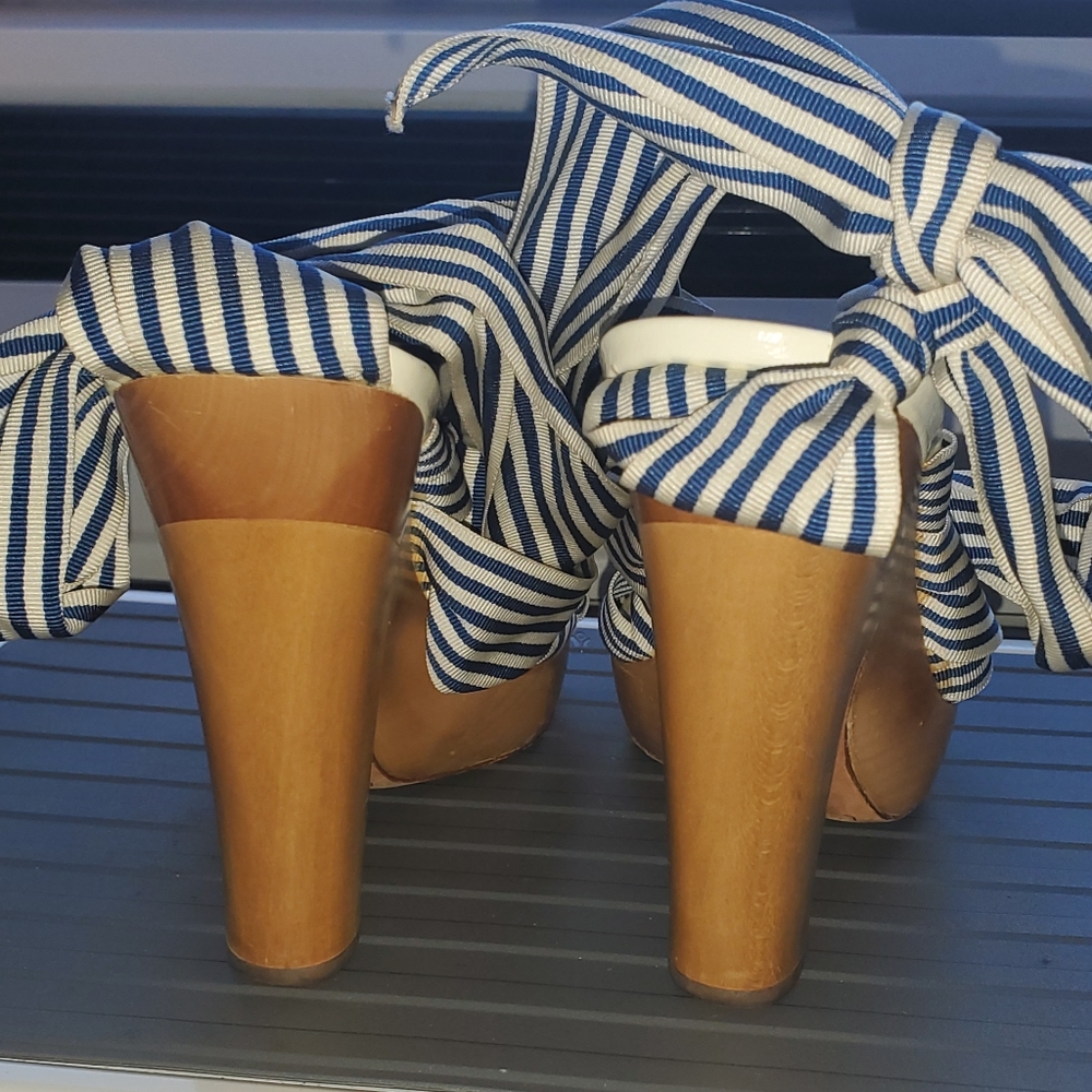 Coach tie up shoe